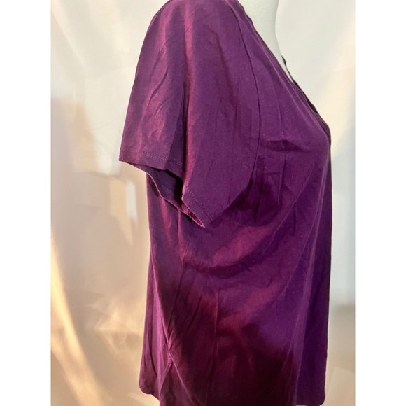 Torrid vneck  shirt size 2 - Picture 4 of 4